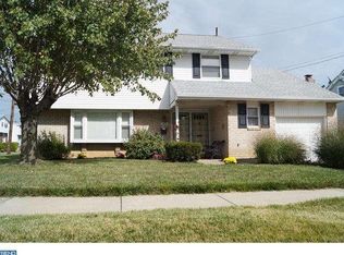 1851 Greymont St, Philadelphia, PA 19116