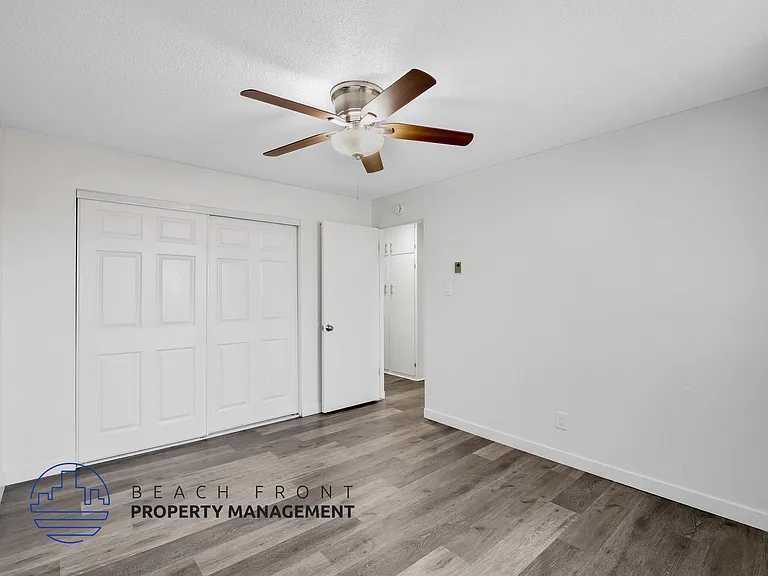 1576 Elm Ave — Photo 13
