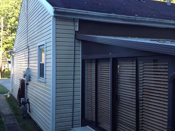 3rd image of 903 Glen Way