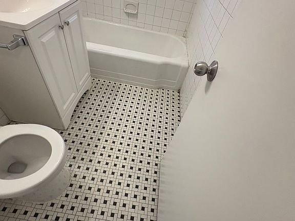 2nd image of 598 Orchard Ave