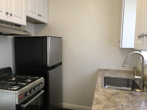 3rd image of 1718 Huntington Dr APT 7