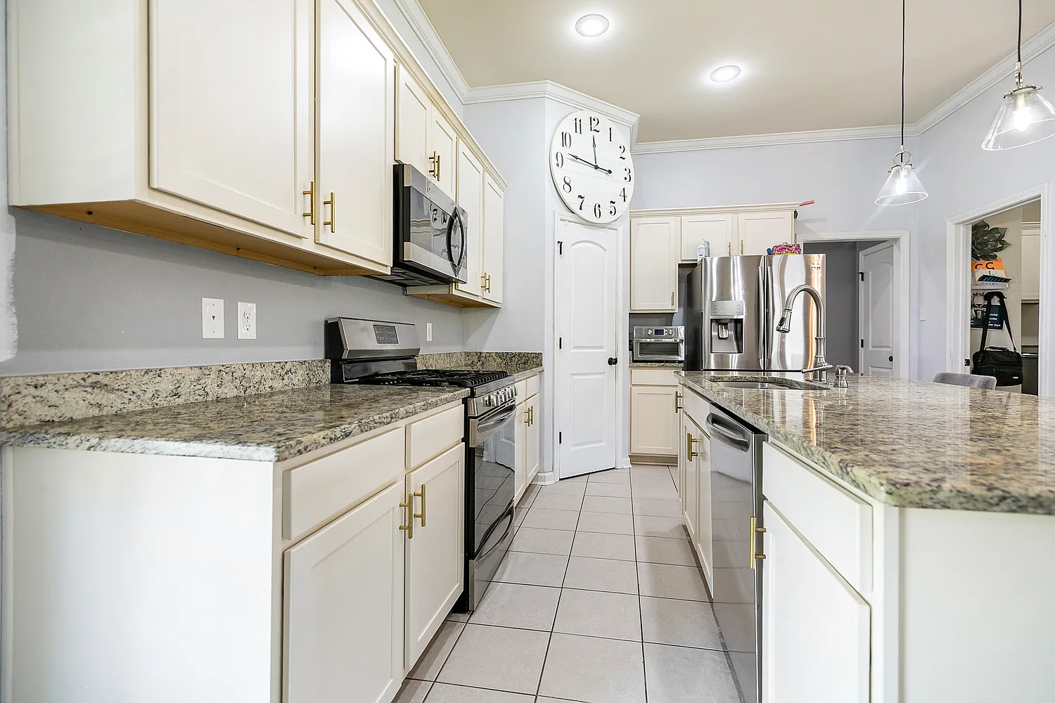 4 bed, 1875 sqft, $2,350 — Photo 3