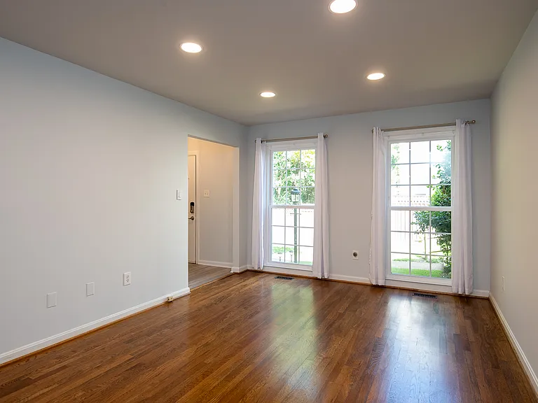 3202 Adams Ct — Photo 7