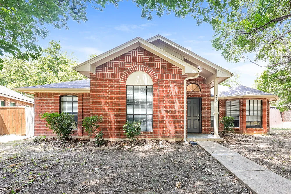 3 bed, 2.0 bath, 1355 sqft, $1,975 — Photo 3