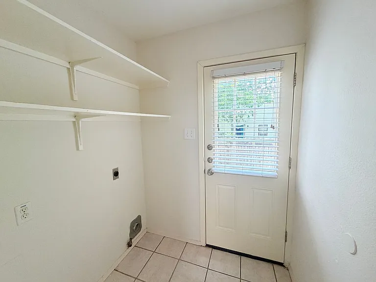 405 Parkhill Cv — Photo 13