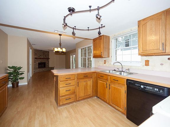 3rd image of 413 Ocean Dr