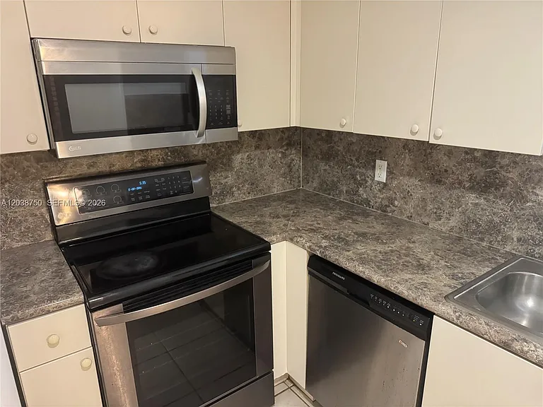 4235 N University Dr #202 — Photo 2
