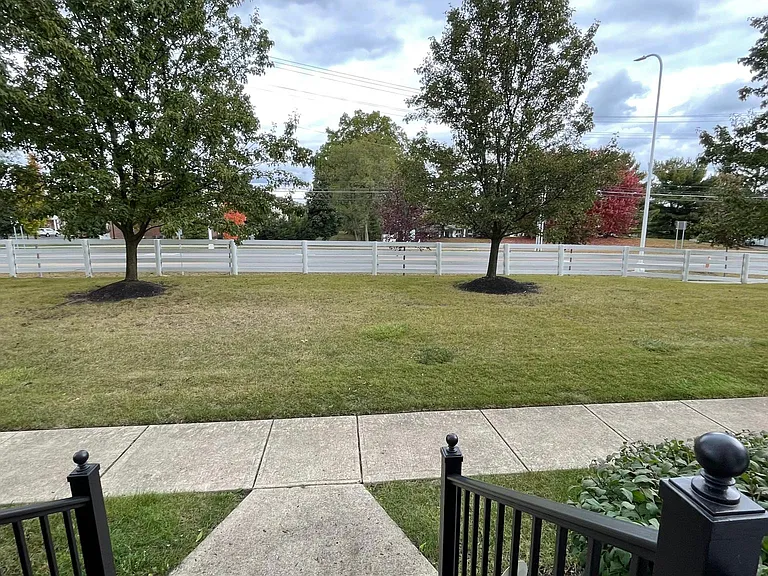 593 Lazelle Rd — Photo 3