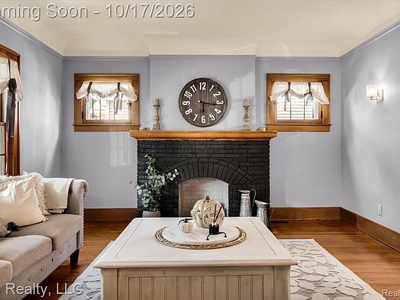 5th image of 22204 Military St