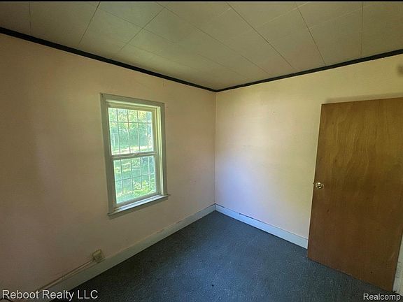 4th image of 1815 Mack Rd
