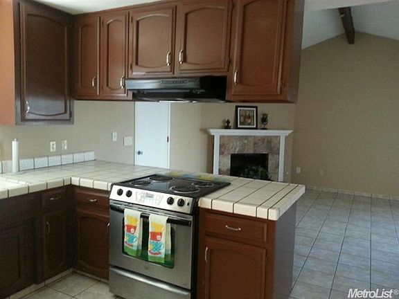 4th image of 2520 Banyan Dr