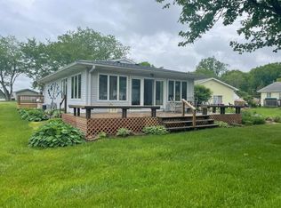 814 E Beach Dr, Brooklyn, MI 49230