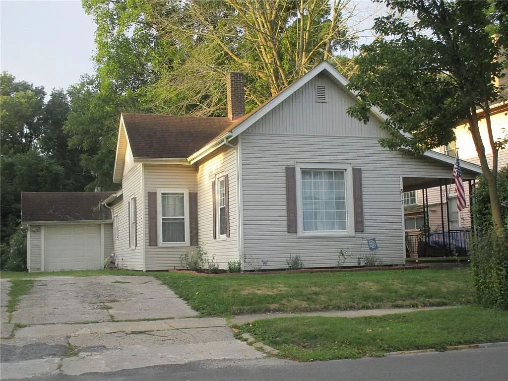 517 E Main St photo 1
