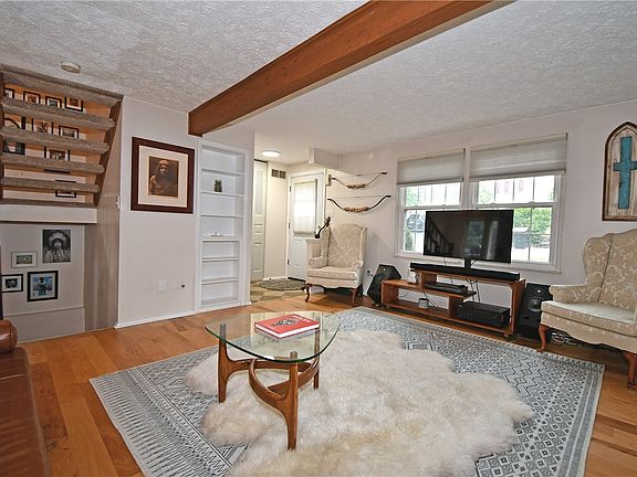 5th image of 308 Murrays Ln