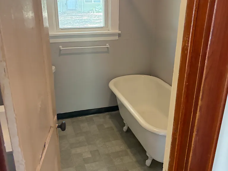 110 N Saint John Ave — Photo 4