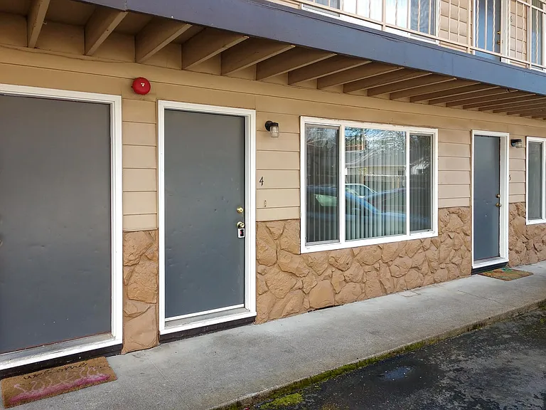 2855 Front 2865 St NE — Photo 2