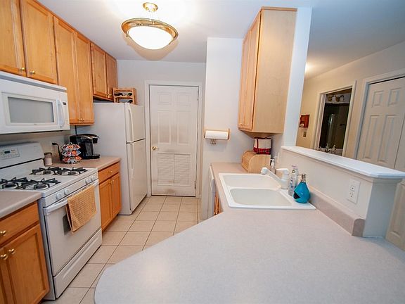 2nd image of 9840 Wildwood Ct Unit 2-C