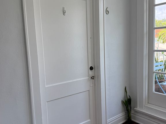 4th image of 320 Mendoza Ave APT 6