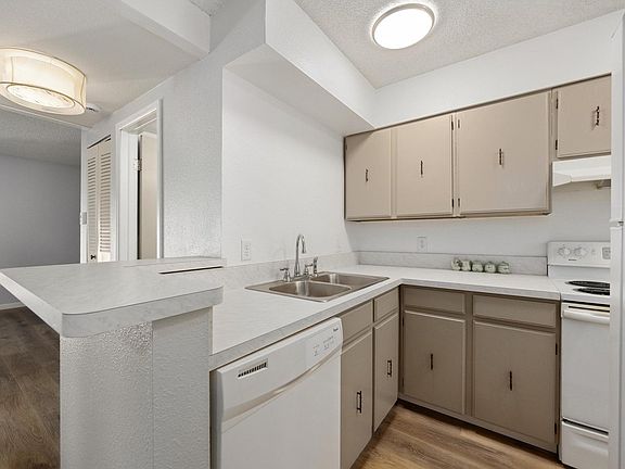 5th image of 1705 Heatheridge Rd #L-105