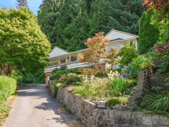 5560 Greenleaf Rd, West Vancouver, BC V7W 1N6