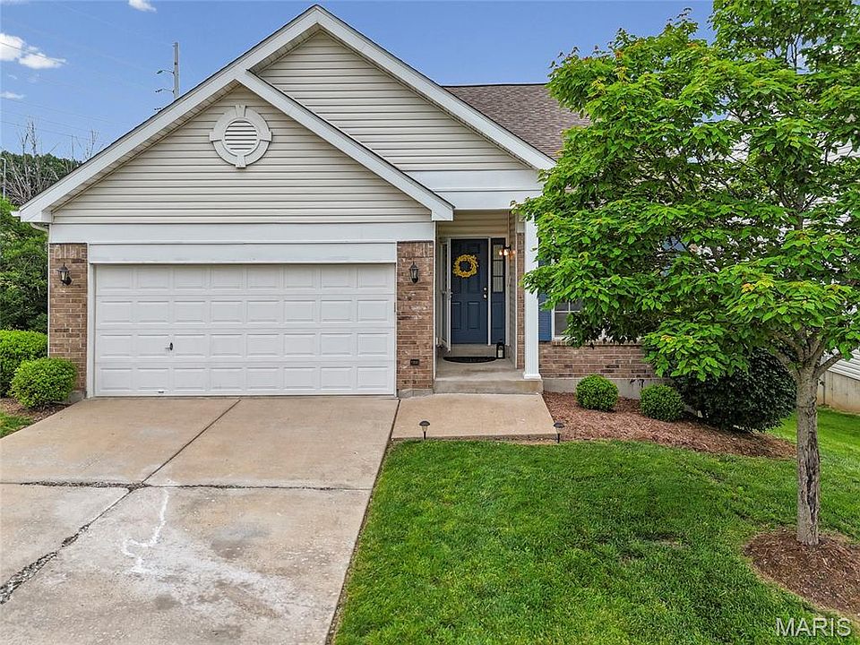 1st image of 102 Hollow Brook Dr