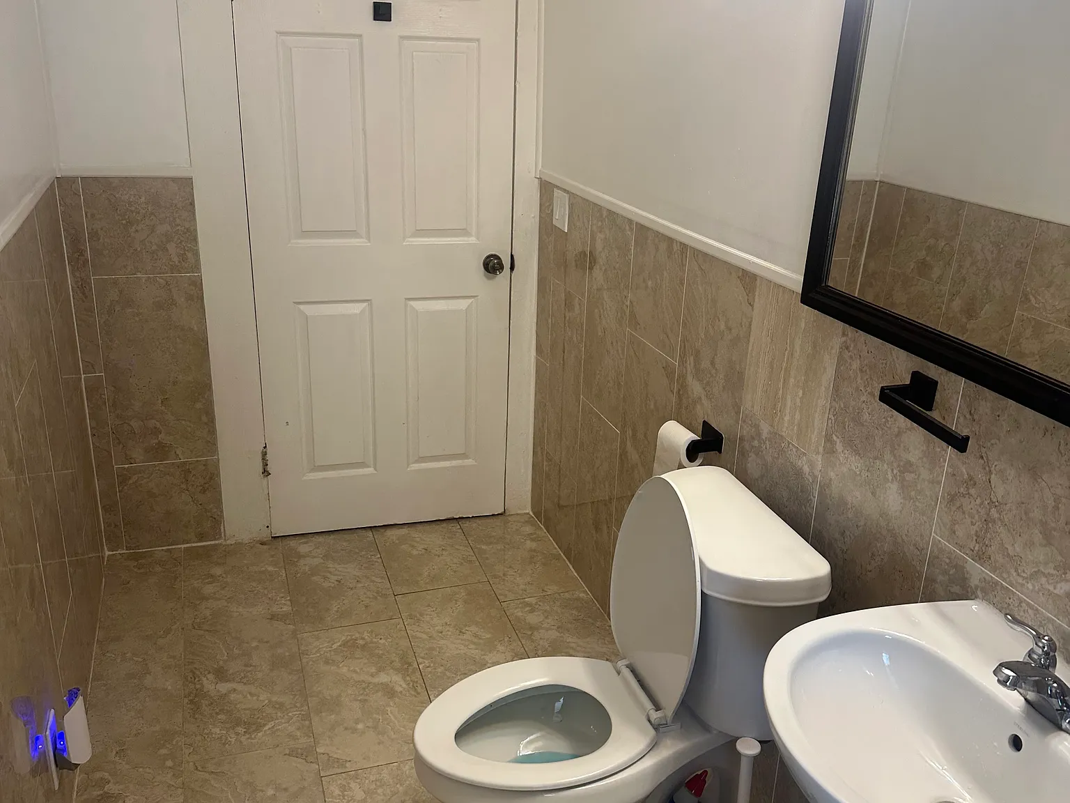 604 Hart St — Photo 3