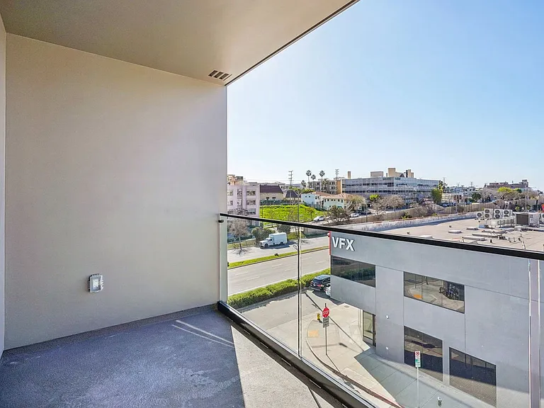 10431 Santa Monica — Photo 24