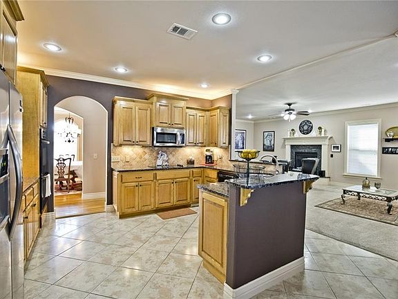 3rd image of 6107 W Laurel Hill Ln