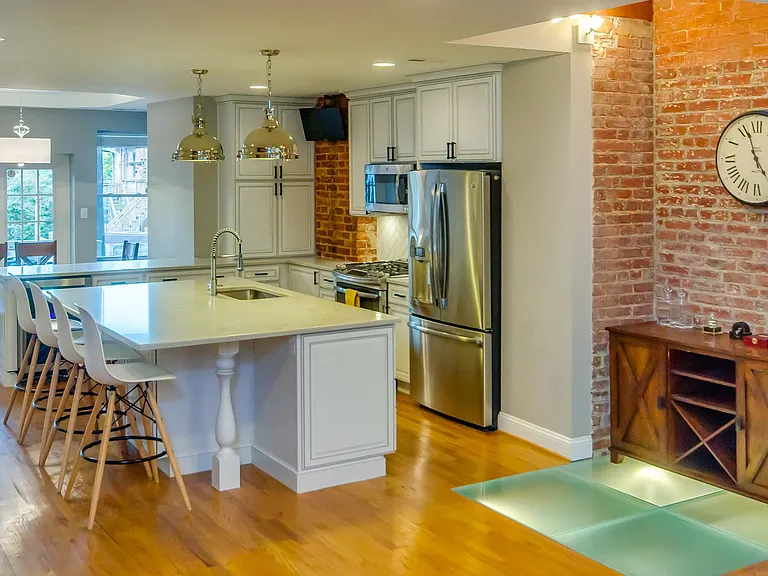 510 E St NE #A — Photo 14