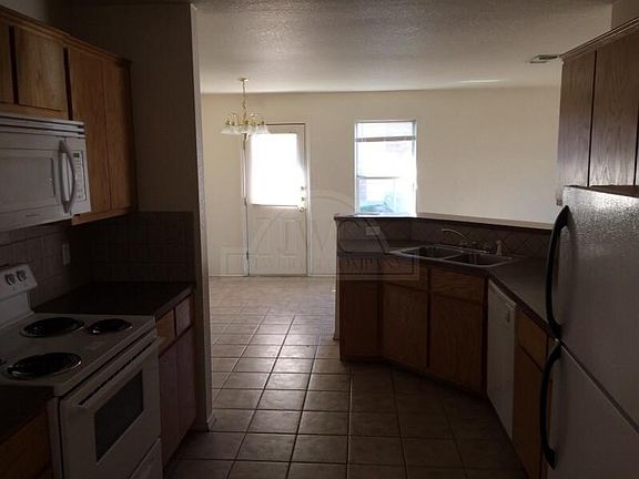 4th image of 2812 Windmill Ct Unit B