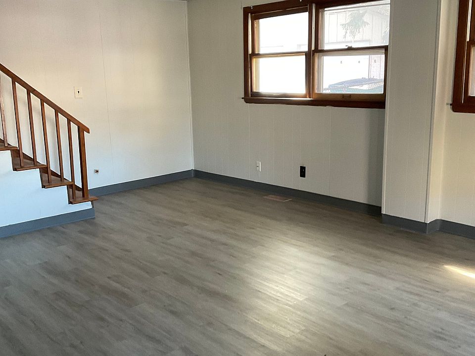 Living room ,and stairway to upstairs bed room
