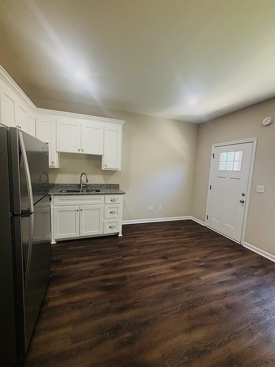 Building Photo - 450 Sunrise Dr
