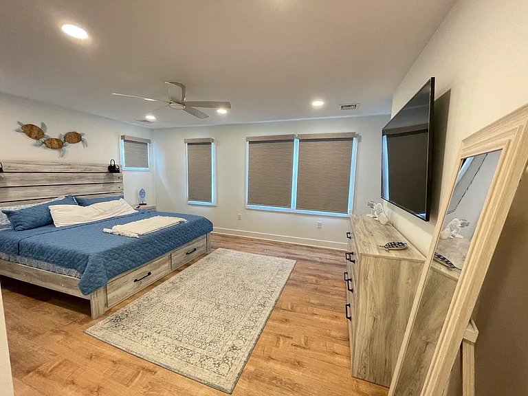 303 Forman Ave — Photo 36