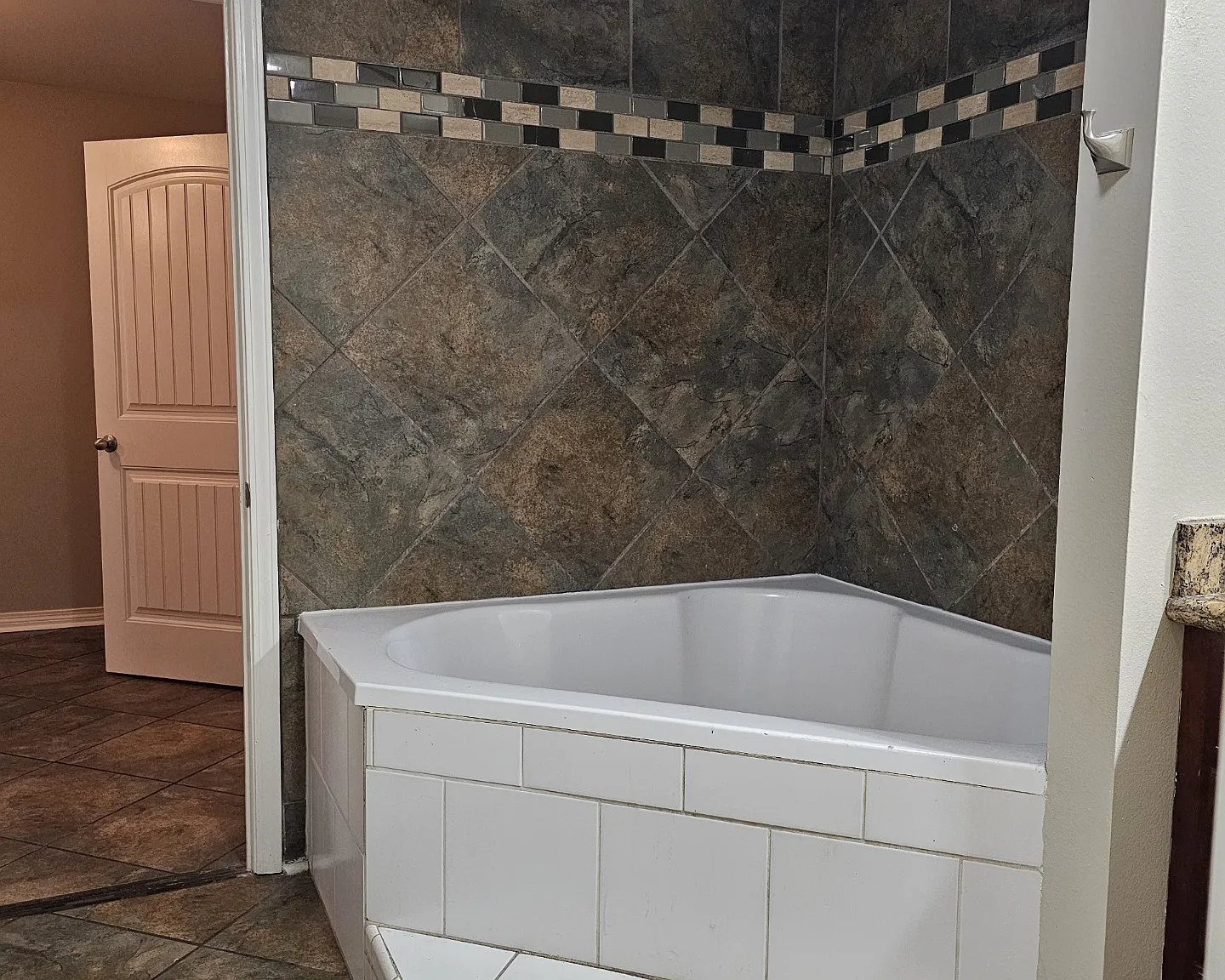 3 bed, 1260 sqft, $1,600 — Photo 4