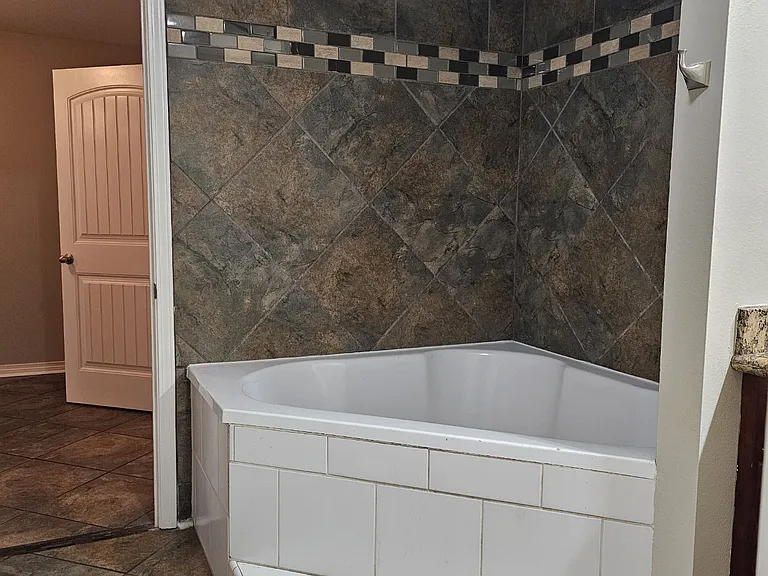 4550 Louisa Dr — Photo 4