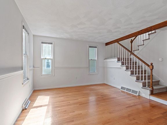 5th image of 152 Wellman Ave #152