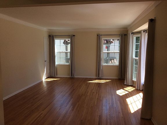 3rd image of 534 N Genesee Ave #1/4