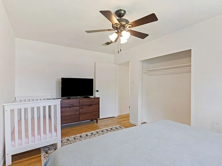 1580 Jeffries Ave — Photo 9