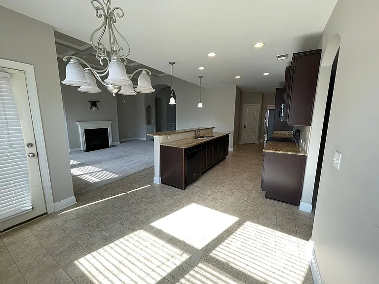 654 Dutchmans Creek Trl — Photo 28