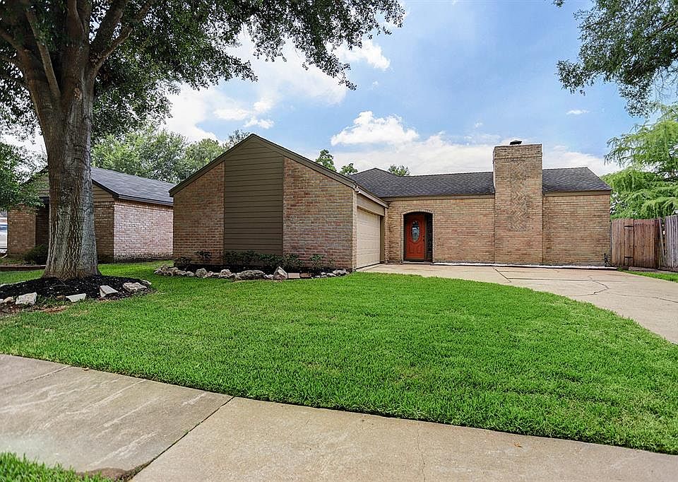 1st image of 15911 Tumbling Rapids Dr