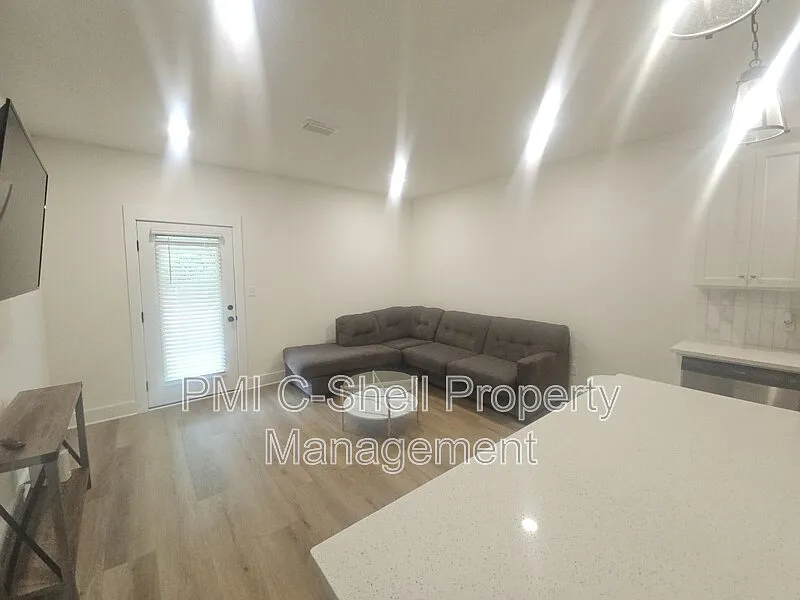 3 bed, 3.5 bath, 1728 sqft, $2,395 — Photo 3