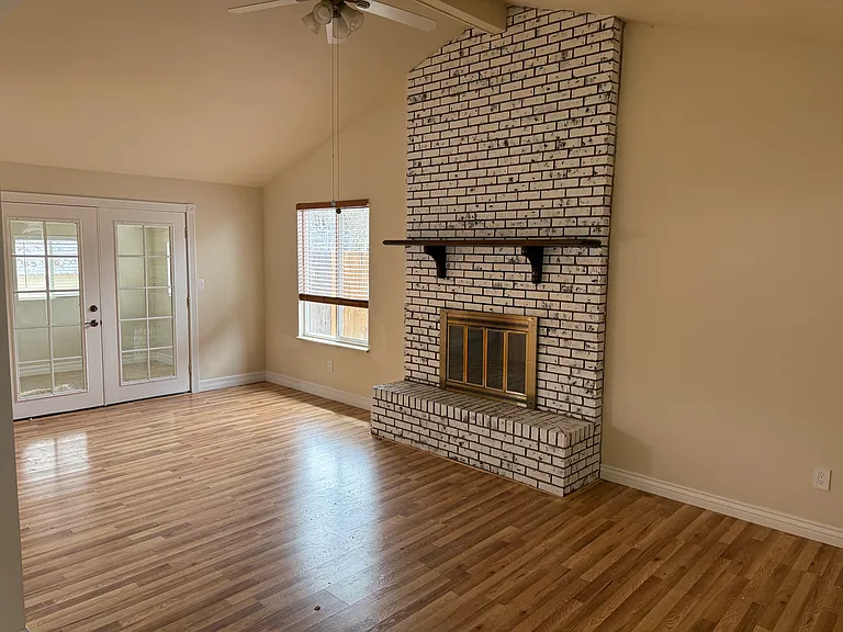 339 Oleander St — Photo 4