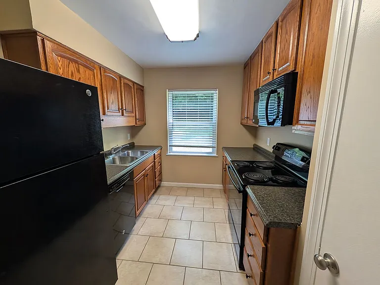 2200 Speed Ave — Photo 12