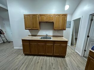 784 Providence St FLOOR 3, West Warwick, RI 02893