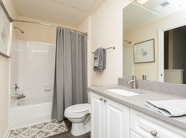 Contemporary bathroom with white vanity and tub-shower combo