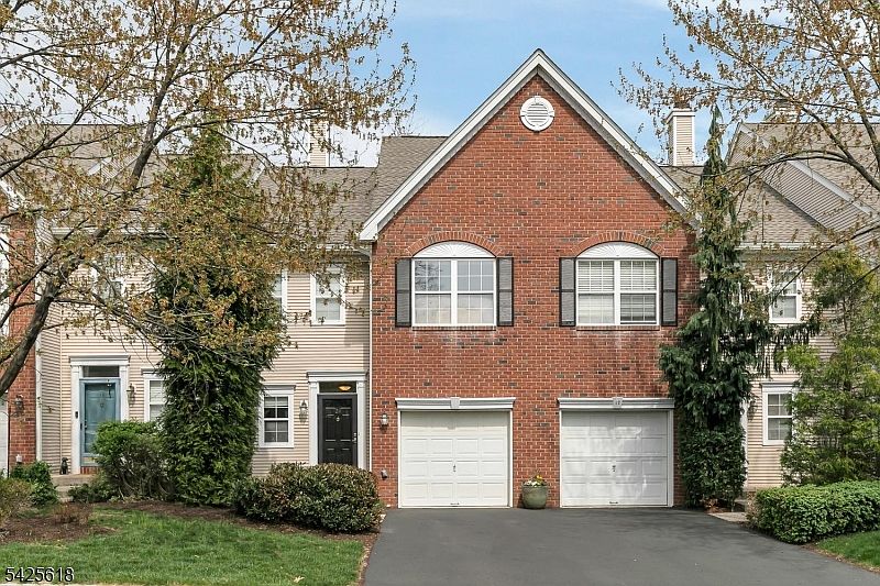 1st image of 20 Hopkinson Ct