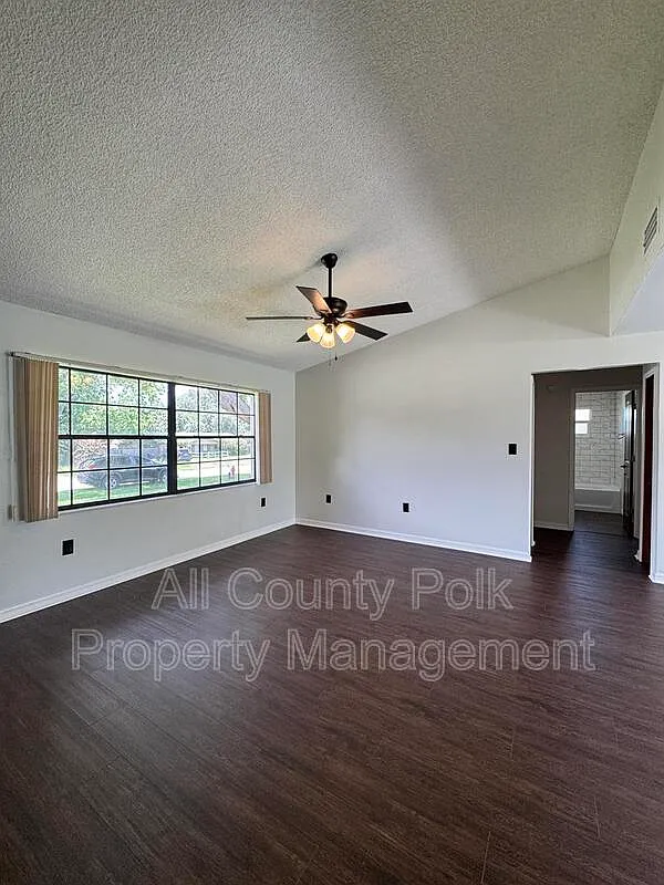 3 bed, 2.0 bath, 1212 sqft, $1,945 — Photo 4