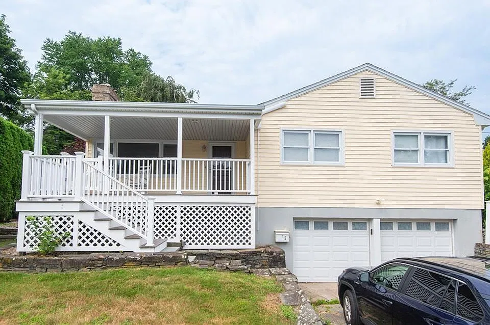 5 Sherri Ln