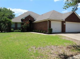 5208 Rainier Rd, Fort Worth, TX 76137