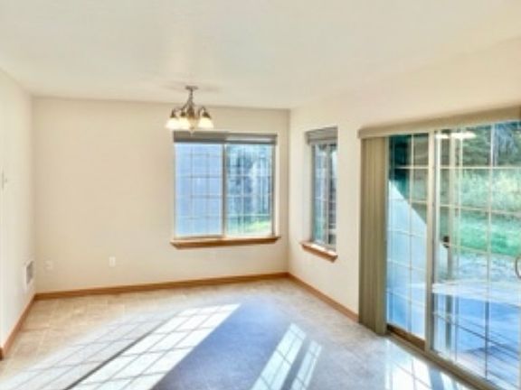 3rd image of 102 Murray Ave